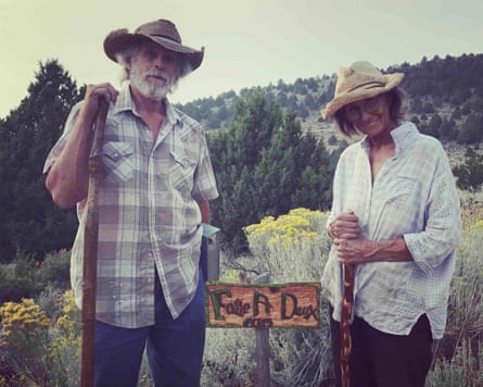 A mates wears straw hats and poses adjacent to a motion that says ‘Folie a Deux’
