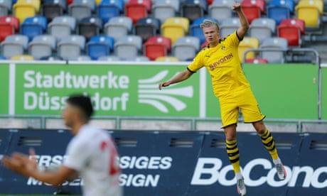 Haaland late show keeps Borussia Dortmund's slim title hopes alive