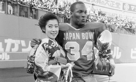 Bo Jackson et ses collègues joueurs ont été chaleureusement accueillis par leurs hôtes, même s'il est douteux qu'ils savaient qui ils étaient.