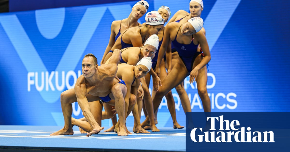 Synchronized swimming prepares for its newest addition: men