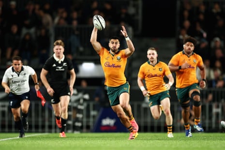 Tom Wright runs the ball for the Wallabies