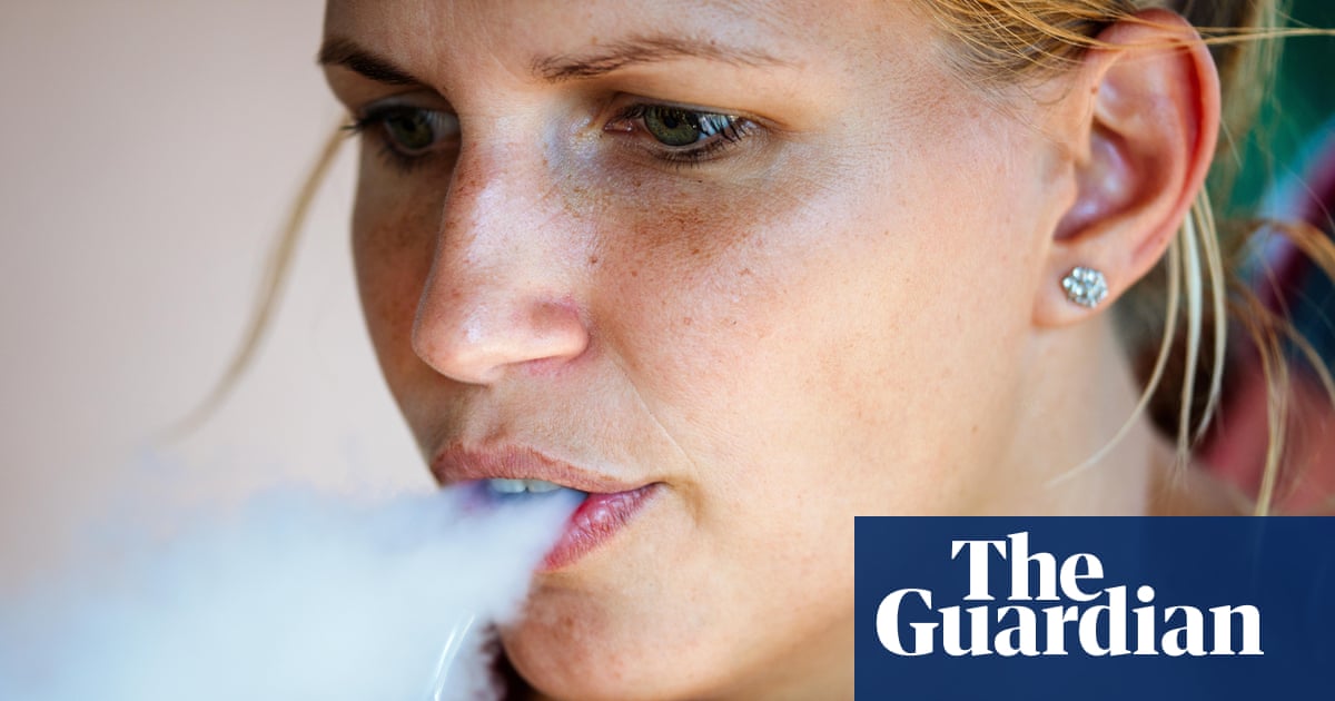 What is the impact of vaping on teeth and oral health?