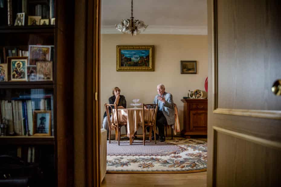 Olga and Vassily Leskova have lived in their flat in the Nishegorodsky District all their lives. Friction has broken out between neighbours who voted for demolition of their block, and people like Olga and Vassily who voted against.