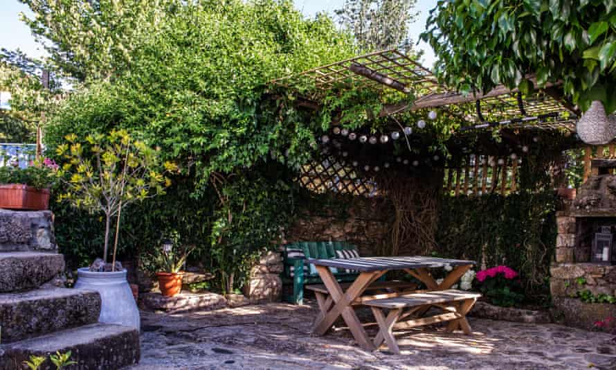 La terraza y el jardín del Salto de Caballo.