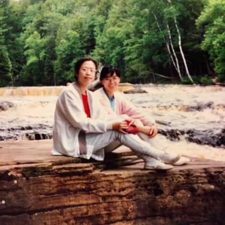 Lillian Li’s mother (left), with fellow waitress Ah Ping in 1990