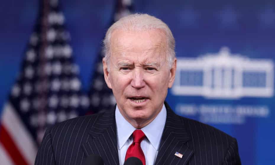 FILE PHOTO: U.S. President Joe Biden delivers remarks on the economy at the White House in WashingtonFILE PHOTO: U.S. President Joe Biden announces the release of 50 million barrels of oil from the U.S. Strategic Petroleum Reserve as part of a coordinated effort with other major economies to help ease rising gas prices as he delivers remarks on the economy and
