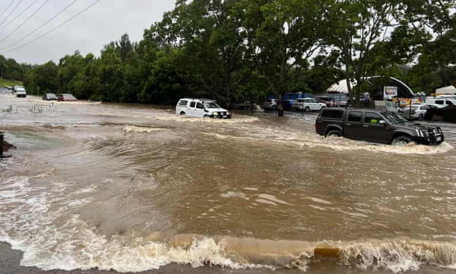 Überschwemmungen am Mittwochmorgen auf der Bli Bli Road, Nambour, Queensland.