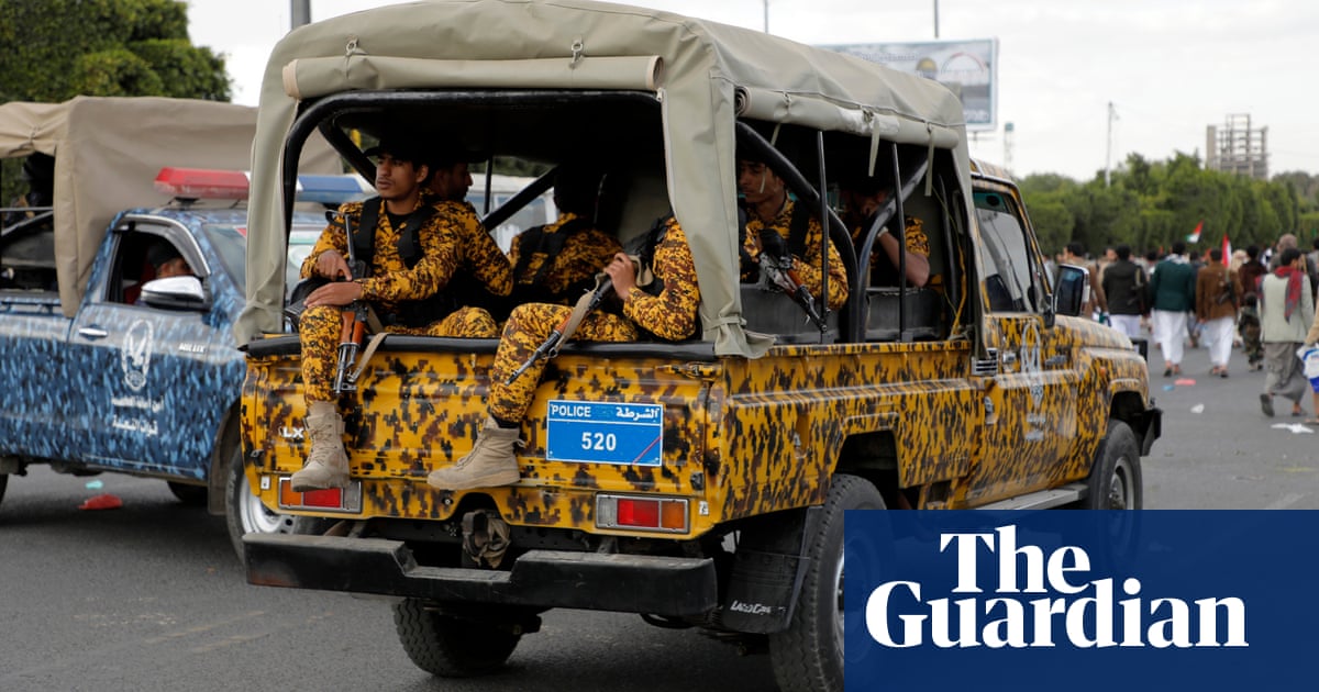 Военни кораби са отговорили на повикване от Maersk Hangzhou когато