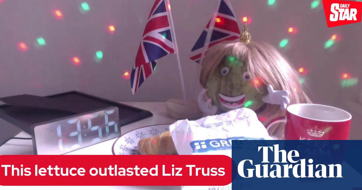 iceberg-lettuce-in-blond-wig-outlasts-liz-truss