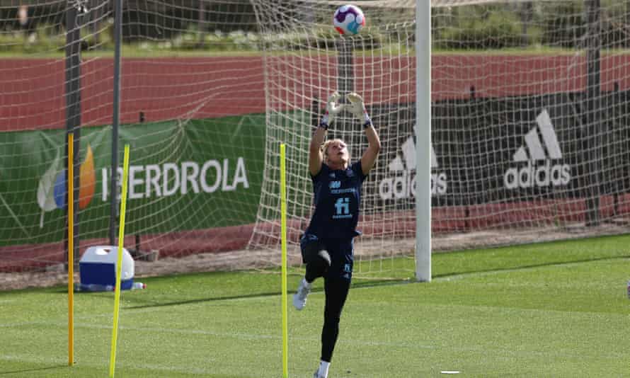Goalkeeper Sandra Paños is training ahead of the Euros in Las Rozas