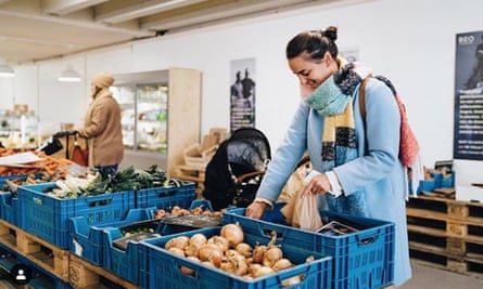 woman buying onions at bio market
