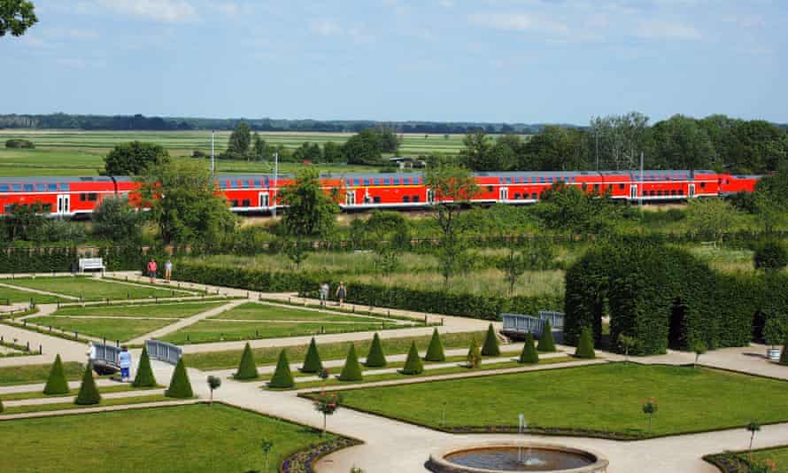 The train is approaching Neuzelle