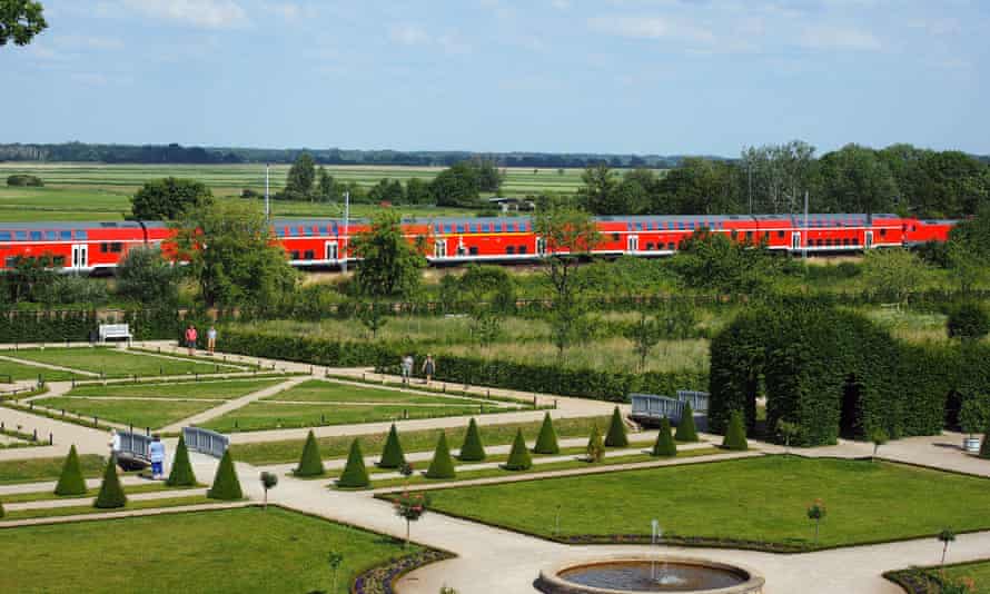 Le train approche de Neuzelle