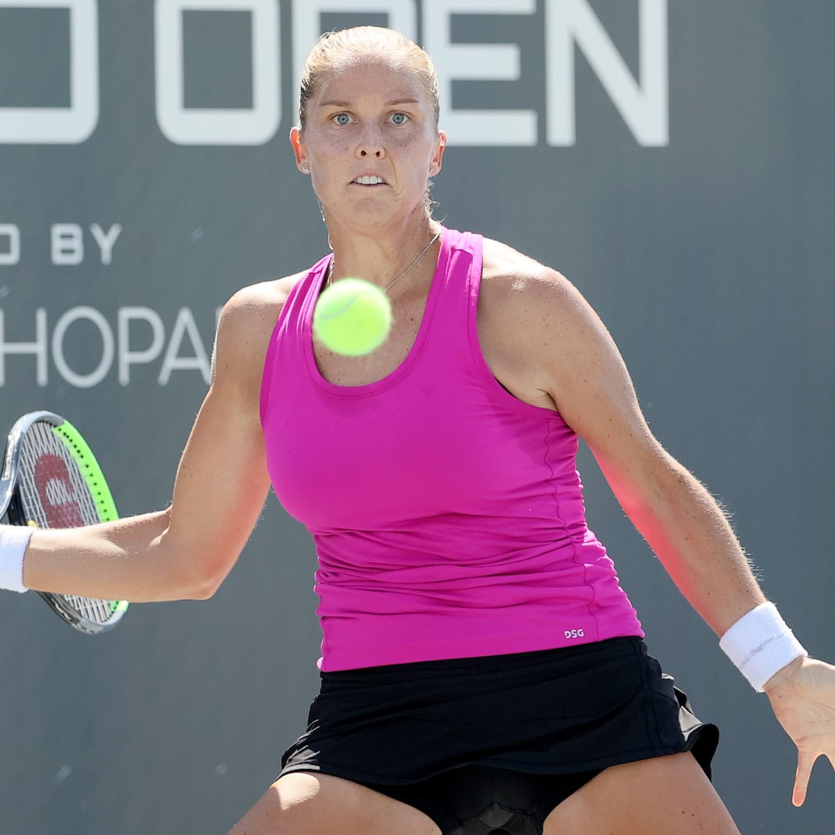 Serena Williams Thwarted By Shelby Rogers In Top Seed Open Quarter Final Tennis The Guardian