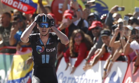 Thymen Arensman wins Vuelta stage 15 as Remco Evenepoel fights to keep lead