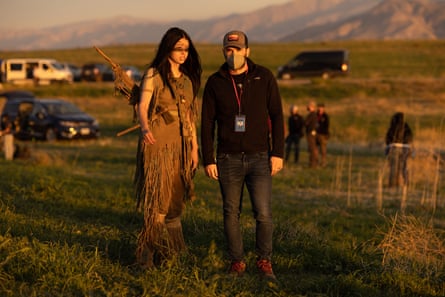Amber Midthunder with Dan Trachtenberg on the set of Prey.