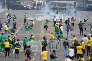 Protesters clash with police as they storm Planalto.