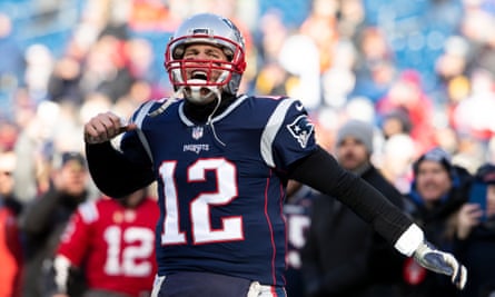 Brady Throws 4 TDs, Pats' 35-7 Win Earns Playoffs