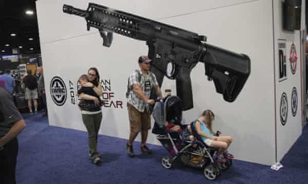 Tilstedeværende ved NRA's kongres i Atlanta i april.