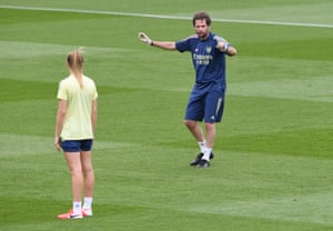 Joe Montemurro takes a training session.