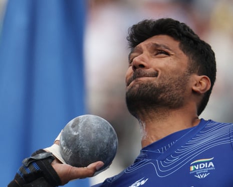 Ο Ινδός Tejaswin Shankar σε δράση κατά τη διάρκεια της σφαιροβολίας δέκαθλου ανδρών.
