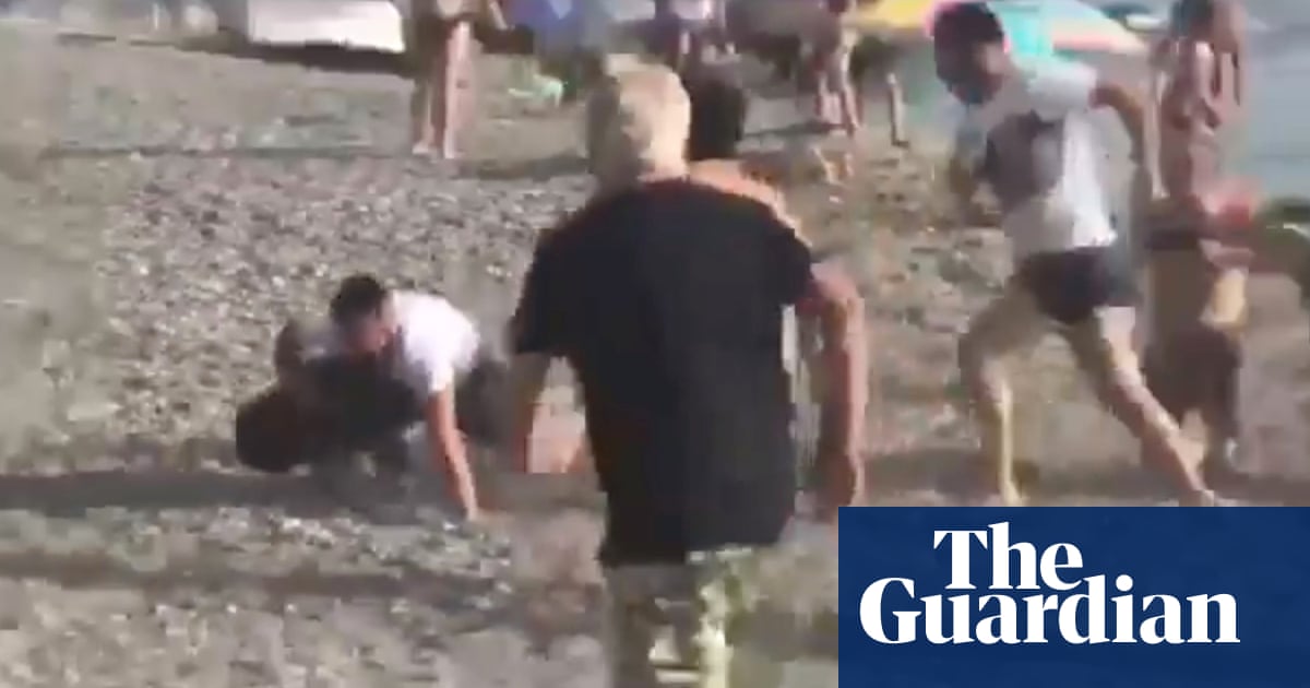 Bathers in Spain catch suspect after ‘drug boat’ runs aground on beach