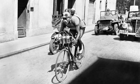Frenchman Albert Bourlon rides during the 14th stage of the Tour de France between Carcassonne and Luchon, 1947.
