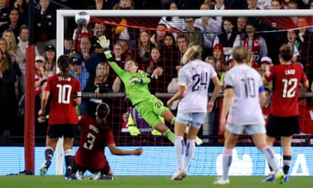 Cloé Lacasse’s brilliant strike earned Arsenal a last-gasp point against Manchester United but the Gunners have problems at the back.