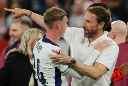 Palmer celebrates with Gareth Southgate after the Euro 2024 semi-final win against the Netherlands