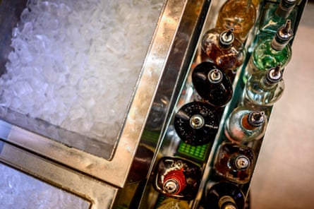 Plentiful ice in a US bar.