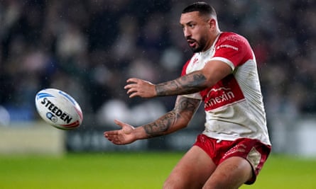 Elliot Minchella passes a rugby ball playing for Hull KR.