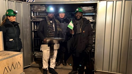 ‘A memória do mundo’: por que a Nigéria está enterrando a sua história sob uma montanha em Svalbard