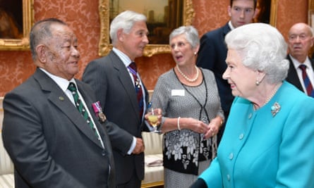 Queen Elizabeth with Rambahadur Limbu (left) during a reception for living recipients of the Victoria and George Cross medals in 2018.