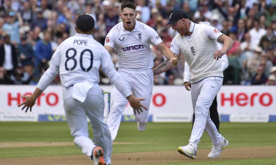 Matt Potts is bruised but unbowed after Pant dishes out Test lesson | England v India 2021 2 Matt Potts is congratulated by Ben Stokes and Ollie Pope after taking the wicket of Virat Kohli