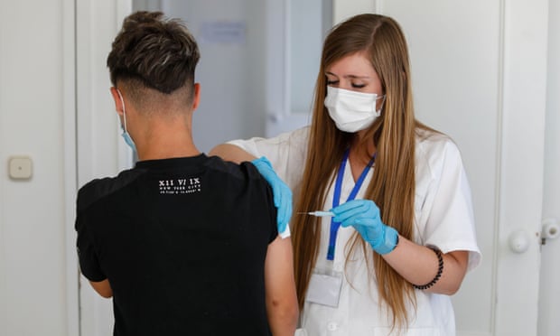 Australia’s requirement for children aged 12-15 years to be vaccinated twice is in contrast to UK’s one-jab requirement. australia,UK,Australian families ,Daniel Andrews,George Nicholas,Pfizer, AstraZeneca , Moderna , Johnson & Johnson,harbouchanews