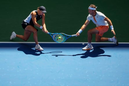 Casper Ruud and Iga Swiatek in action in the 2025 US Open mixed doubles