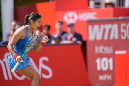 Emma Raducanu clinches her left fist and screams with delight during the final at the Queen’s Club