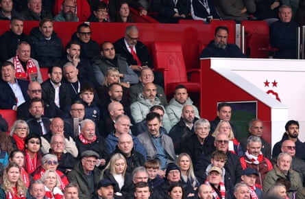 Evangelos Marinakis and Enzo Maresca in the stands