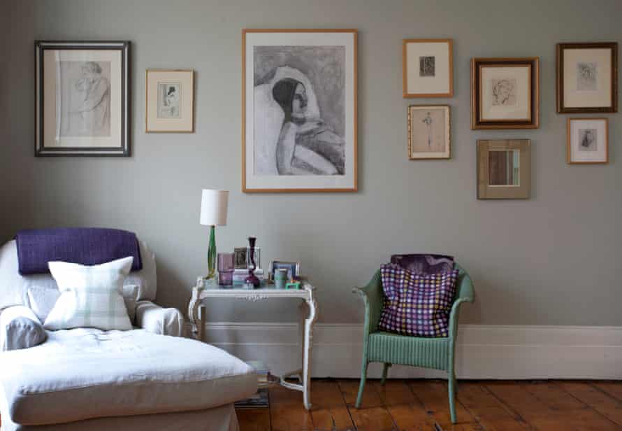 Rachel Cooke's living room only has images of female heads.