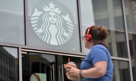 Starbucks to ban plastics straws in all stores by 2020