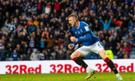 John Lundstram célèbre son but pour les Rangers contre Livingston.