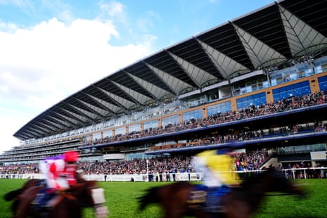 Δρομείς και αναβάτες διαγωνίζονται στο Queen Alexandra Stakes την πέμπτη ημέρα του Royal Ascot.