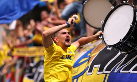 Gonzalo Escalante celebrates with the fans and a drum after Cádiz clung on to beat Valencia.