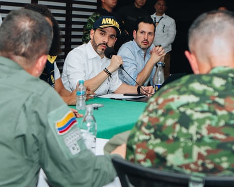 New president Abelardo de la Espriella at a meeting with the armed forces on Monday after the 7.4-magnitude quake