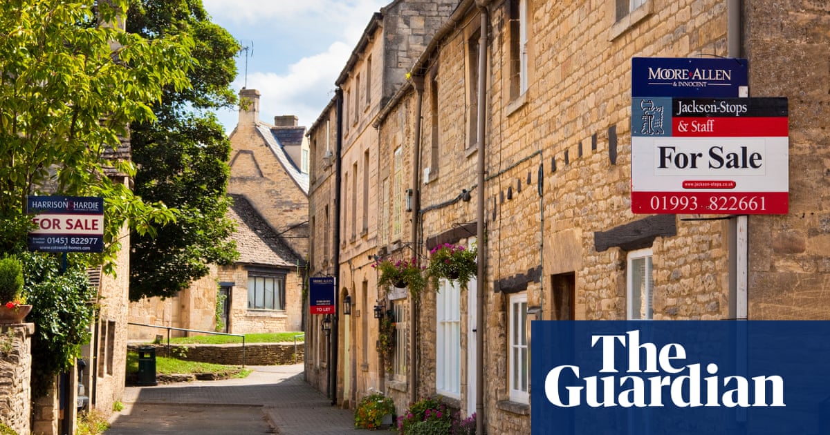 Property prices flat in June amid signs UK job market may be ‘softening’