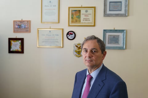 Roberto Di Bella in his office qhxidiqxkiqxzinv