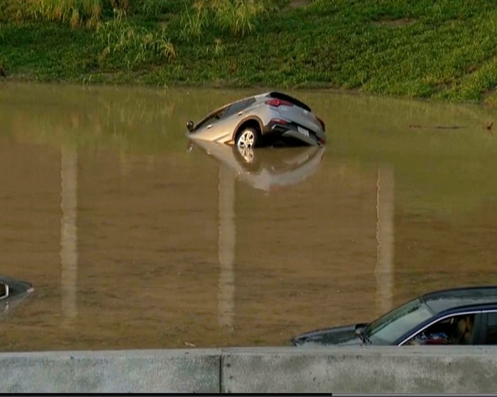 Flash flooding leaves at least three dead in Tennessee