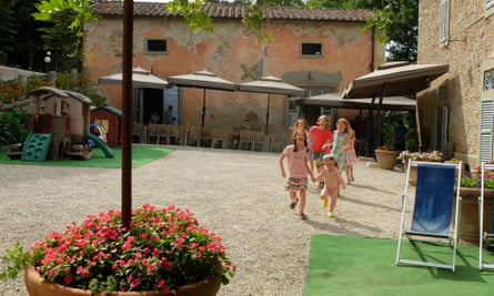 children playing at Villa Pia, Umbria, Tuscany