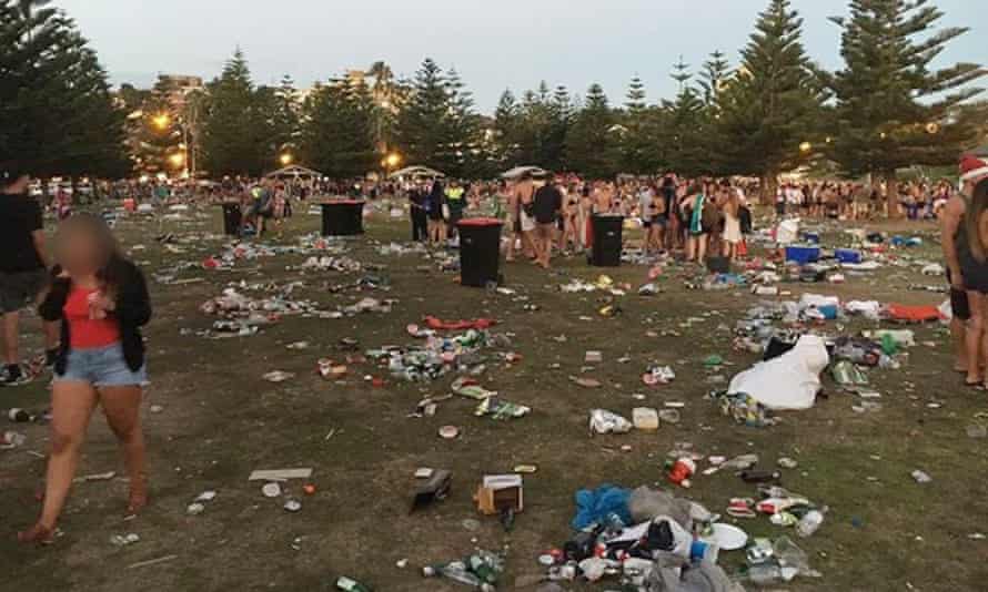 Sydney S Coogee Beach Devastated By Garbage After Backpacker Christmas Party Sydney The Guardian Youtube 2021 Pas Christmas Party