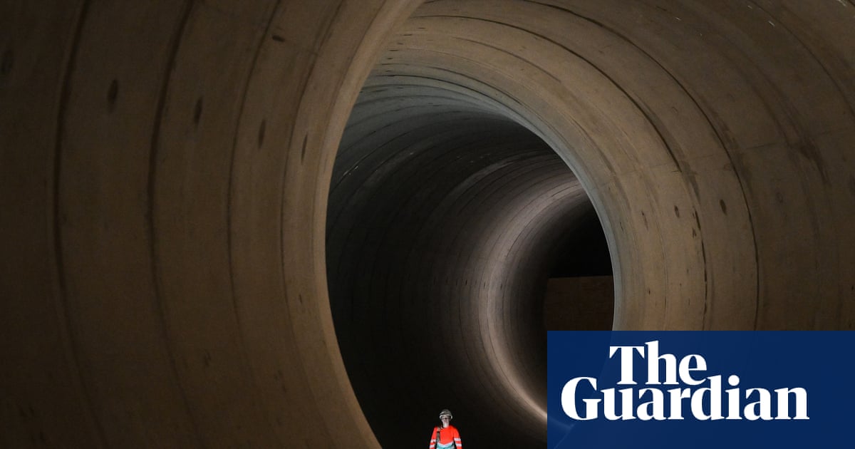 London super sewer' boss awarded 600,000 pay rise despite 100m cost overrun